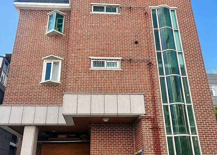 2929 Large 3 Bedroom For 8 Near Hongdae Itaewon Dmc *