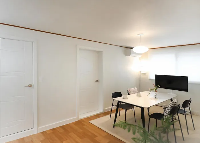아파트 2929 Large 3 Bedroom For 8 Near Hongdae Itaewon Dmc