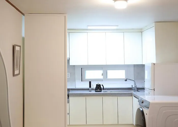2929 Large 3 Bedroom For 8 Near Hongdae Itaewon Dmc